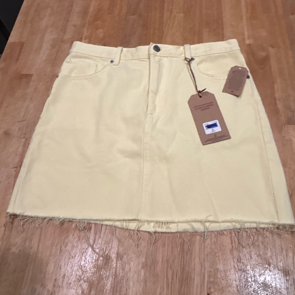 Lucky Brand Old Favorite Mini Skirt 6/28 Pastel Yellow Denim Raw Hem NWT $69.50